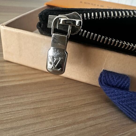 Authentic Louis Vuitton Graphite Key Pouch | new never used | 100% authentic - Picture 6 of 13